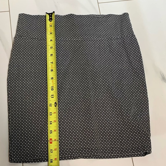 4/$25 Cute patterned high waisted skirt size XL - Picture 8 of 9
